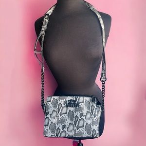 NWT! Steve Madden Grey Snakeskin Purse